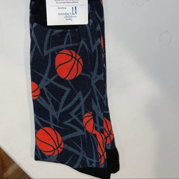 New Men’s Tall Order Socks w/ Basketballs - Picture 3 of 4